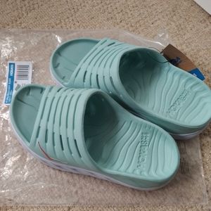 Hoka Ora recovery sandal - size 6